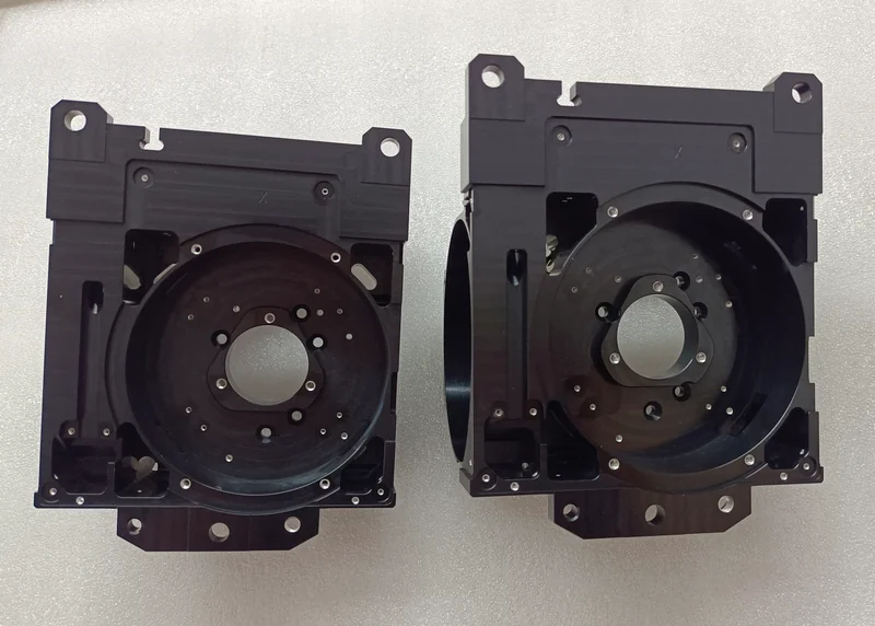 Black anodized 5-axis machined aluminum frame with 10–12 µm oxide layer