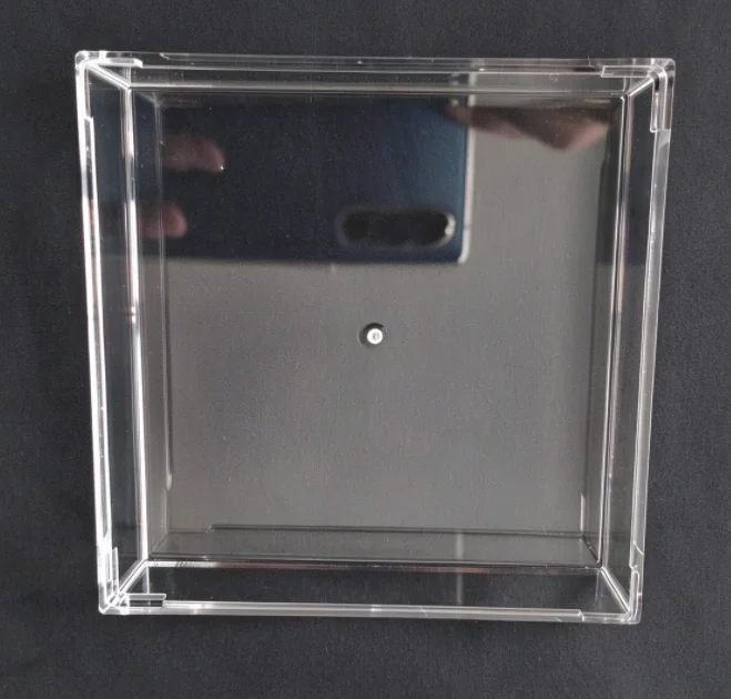 Inner cavity of the injection molded transparent acrylic box